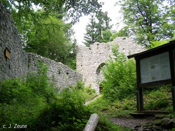Von großen Quatterstücken: die Burg Werdenfels bei Garmisch-Partenkirchen